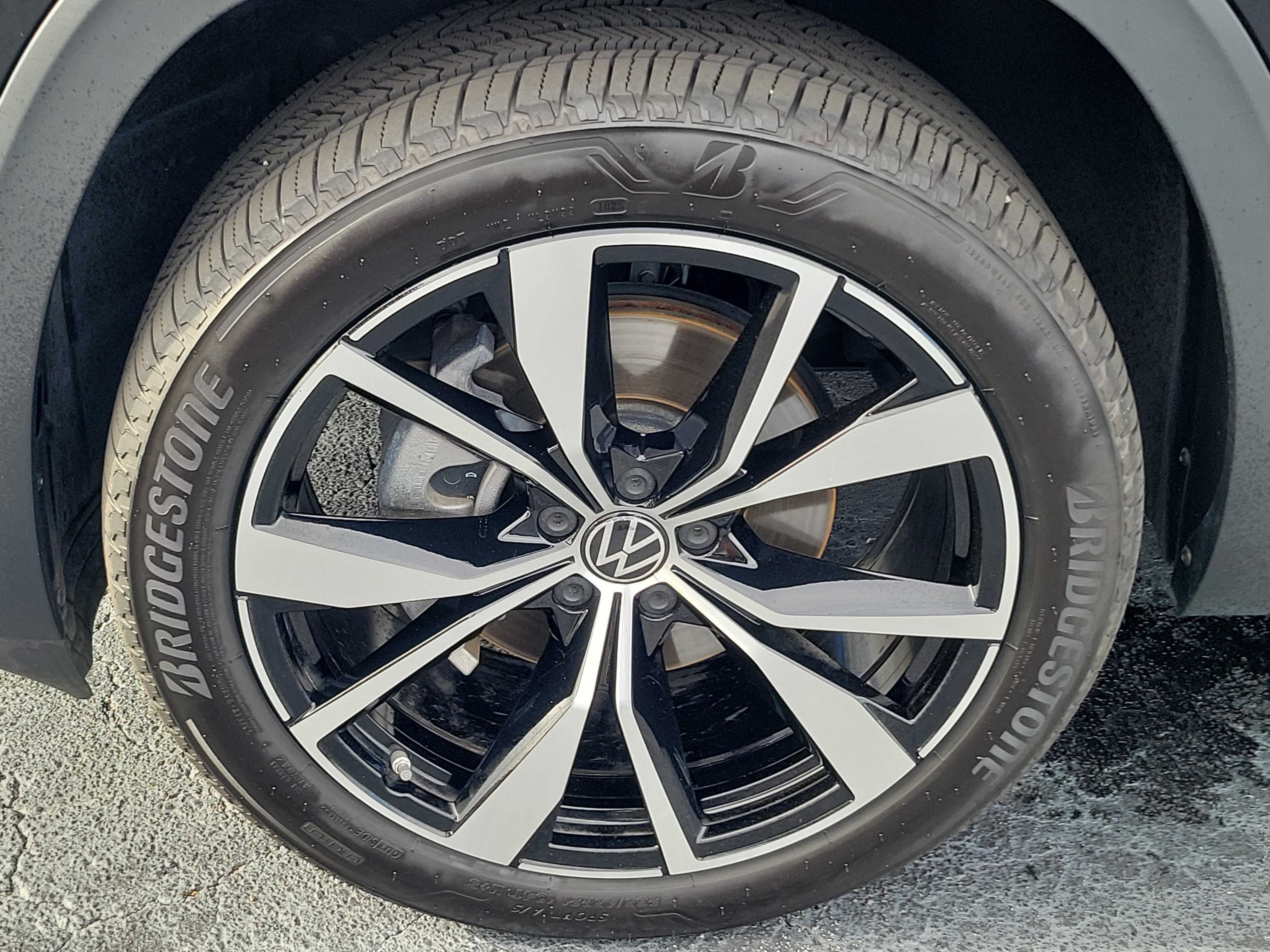 2024 Volkswagen Atlas 2.0T SEL Premium R-Line