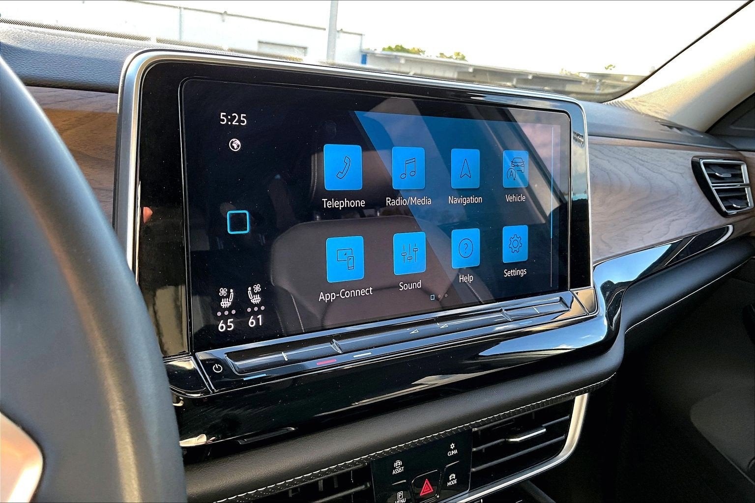 2024 Volkswagen Atlas 2.0T SE w/Technology