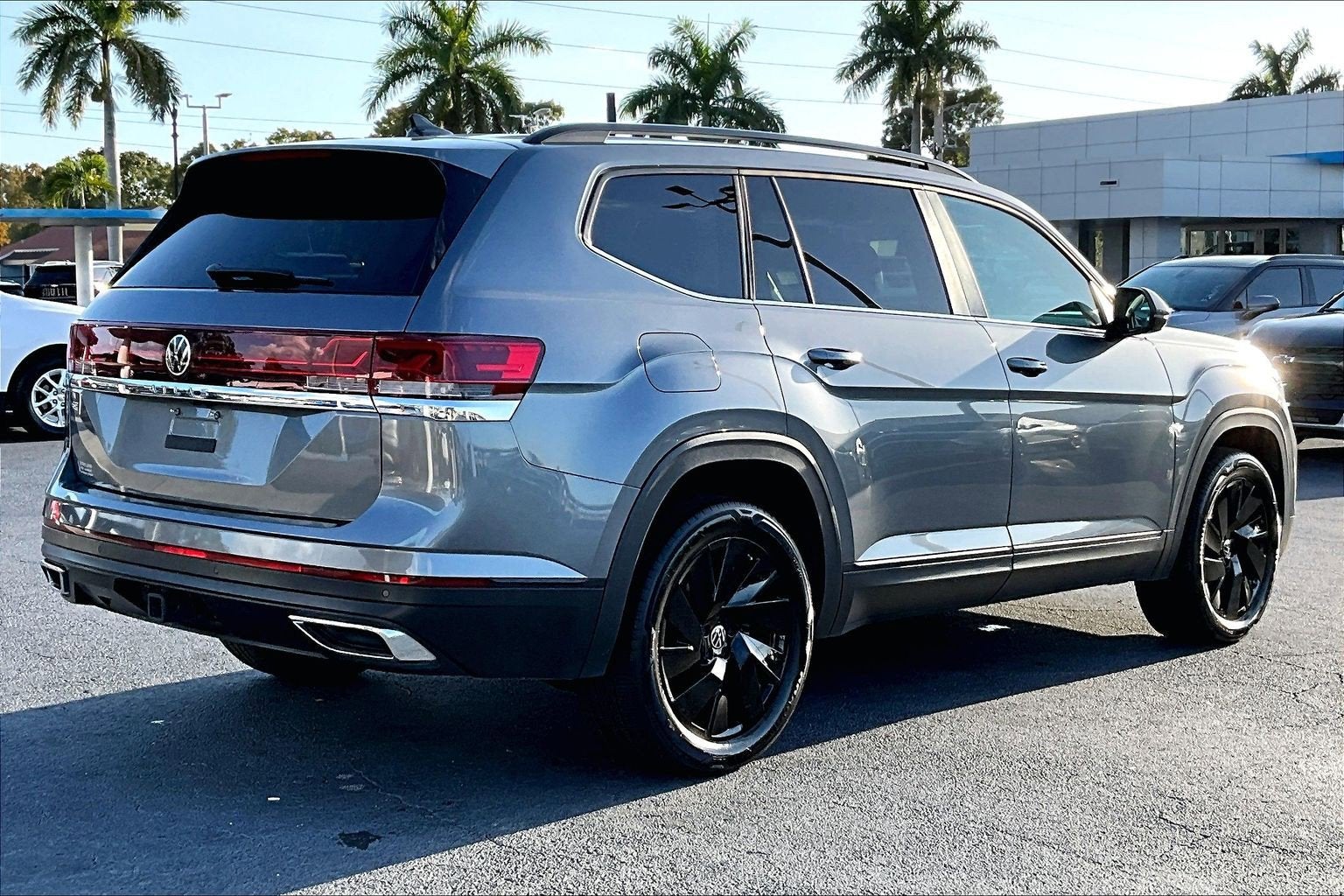 2024 Volkswagen Atlas 2.0T SE w/Technology