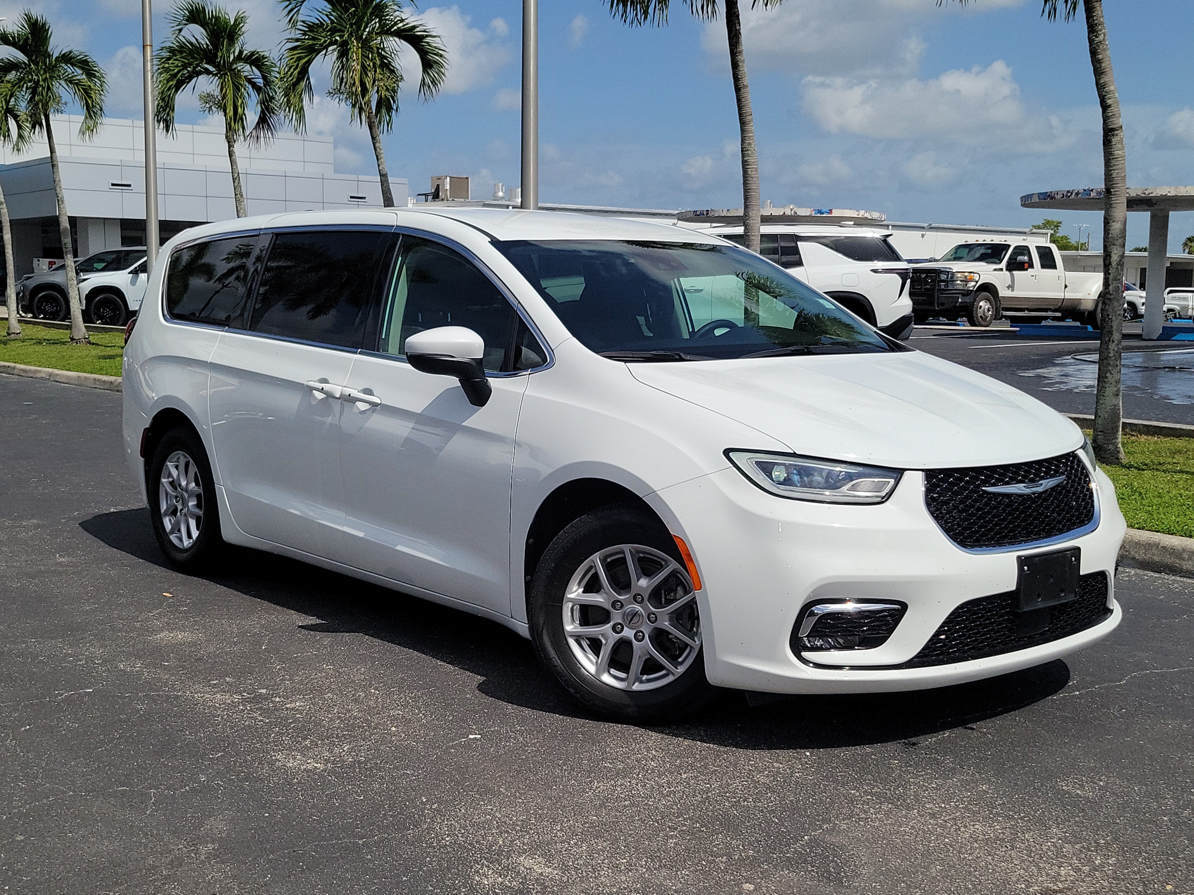 2023 Chrysler Pacifica Touring L