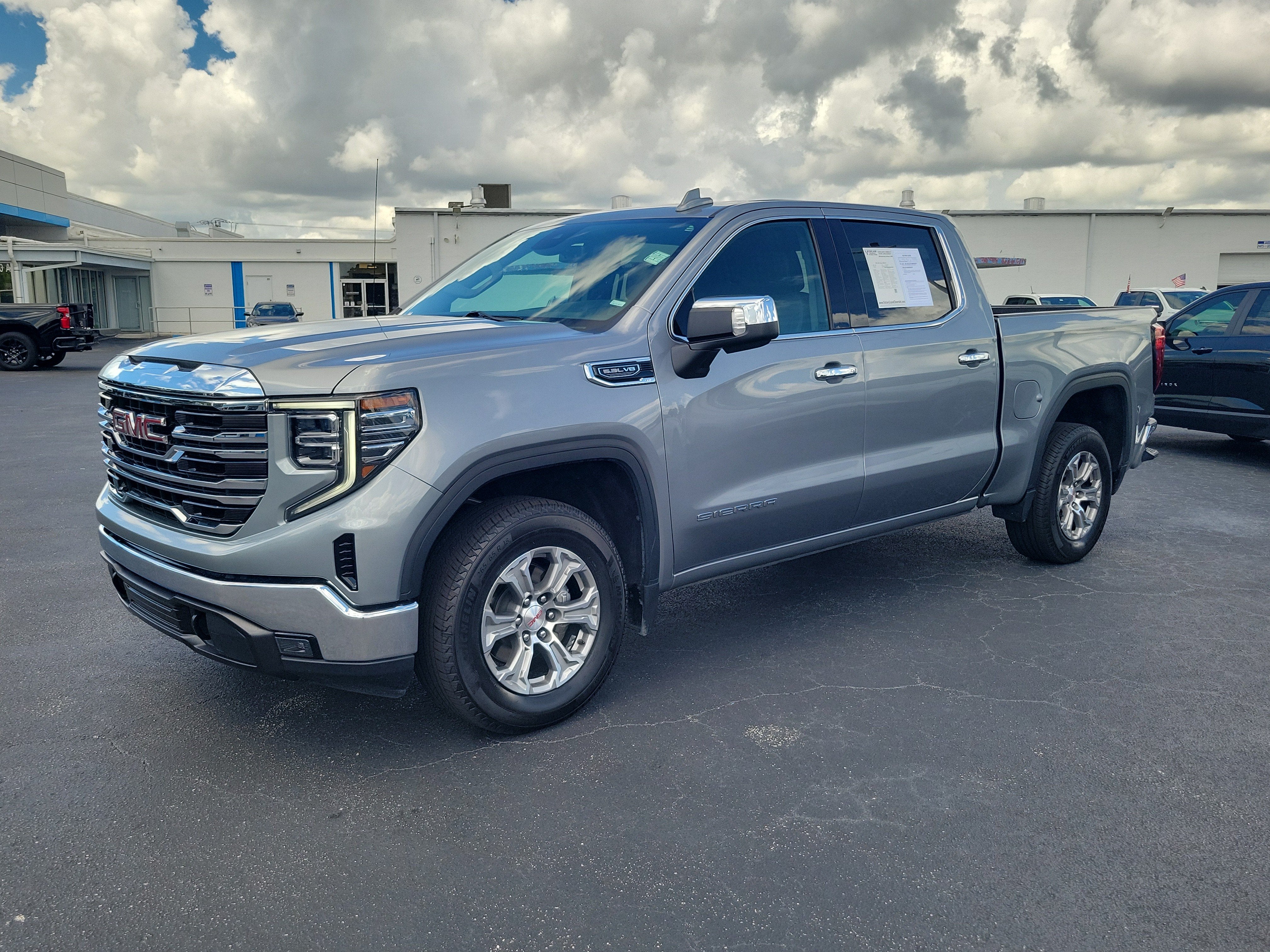 2025 GMC Sierra 1500 SLT