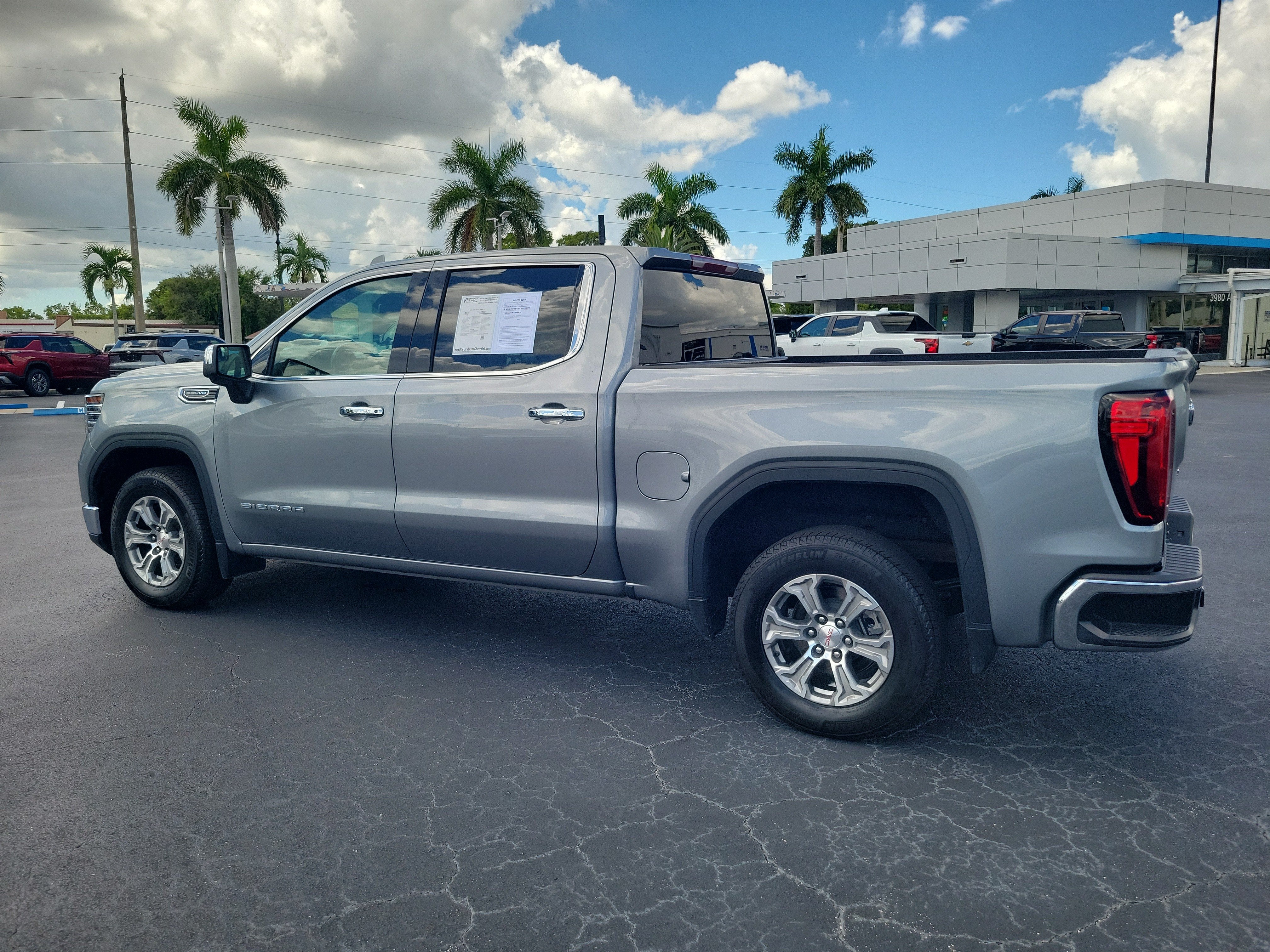 2025 GMC Sierra 1500 SLT