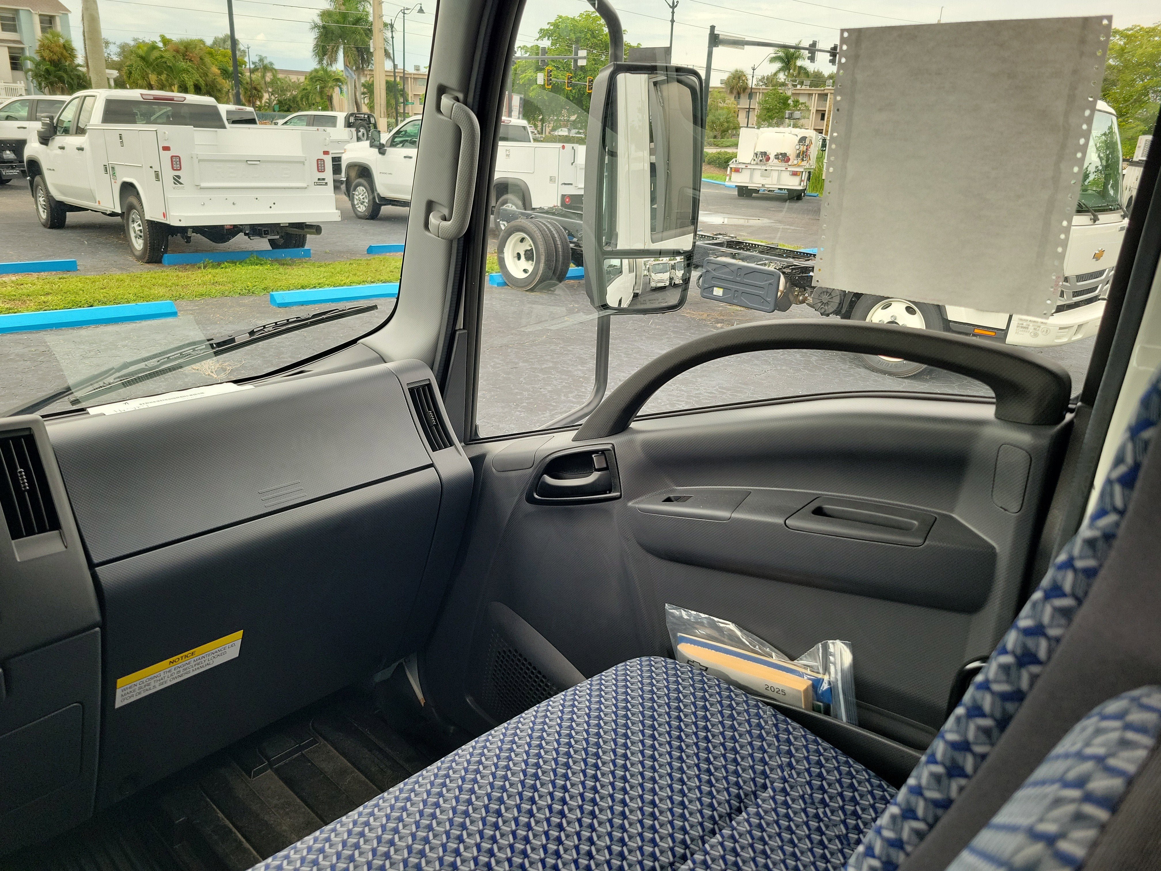 2025 Chevrolet Low Cab Forward 4500 Base