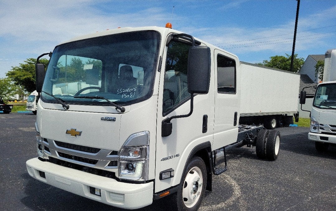 2025 Chevrolet Low Cab Forward 4500 Base