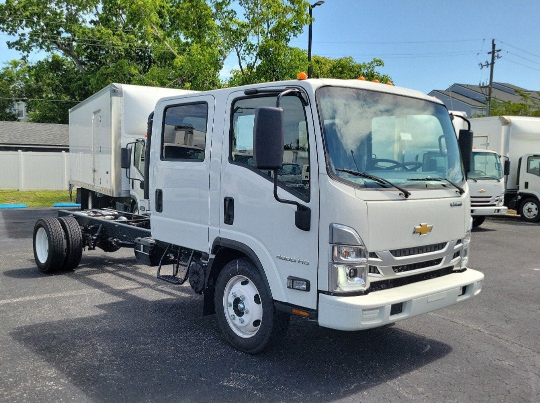 2025 Chevrolet Low Cab Forward 4500 Base