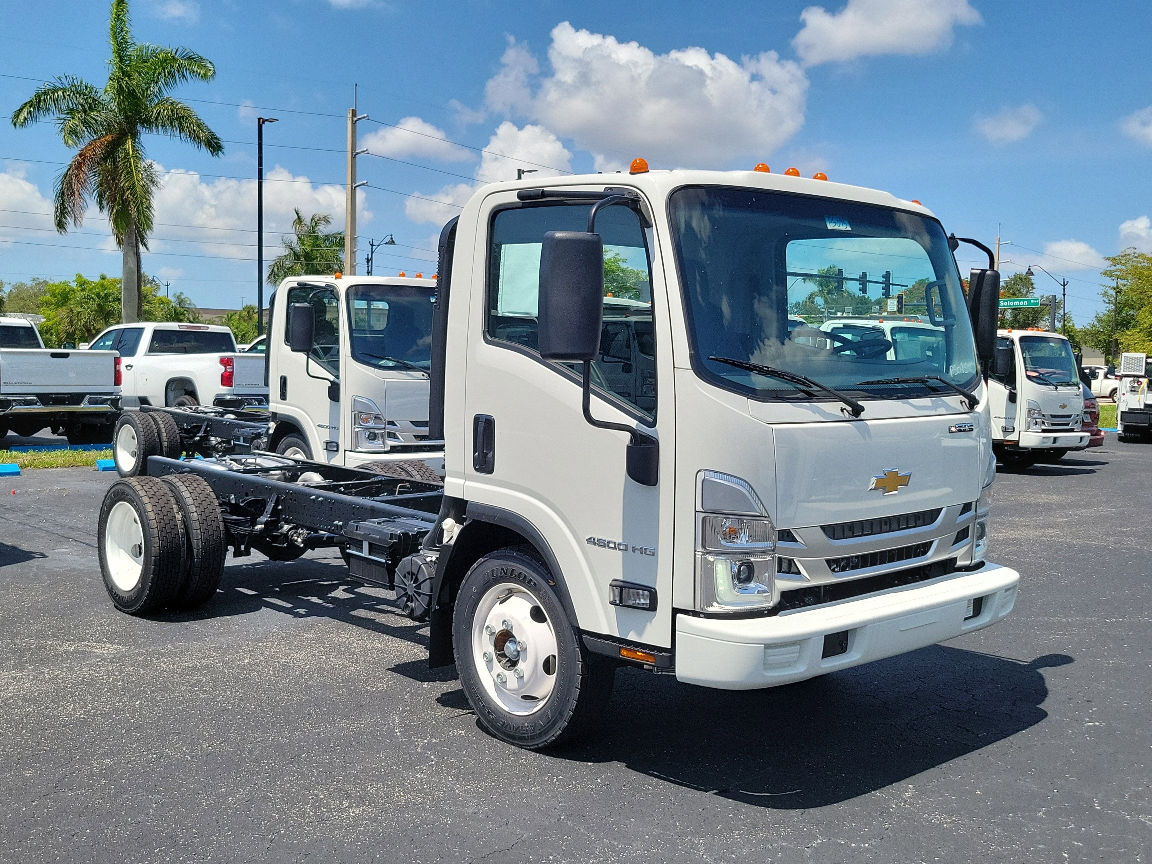 2025 Chevrolet Low Cab Forward 4500 Base